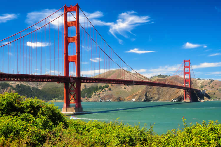 Golden Gate Bridge in San Francisco CA