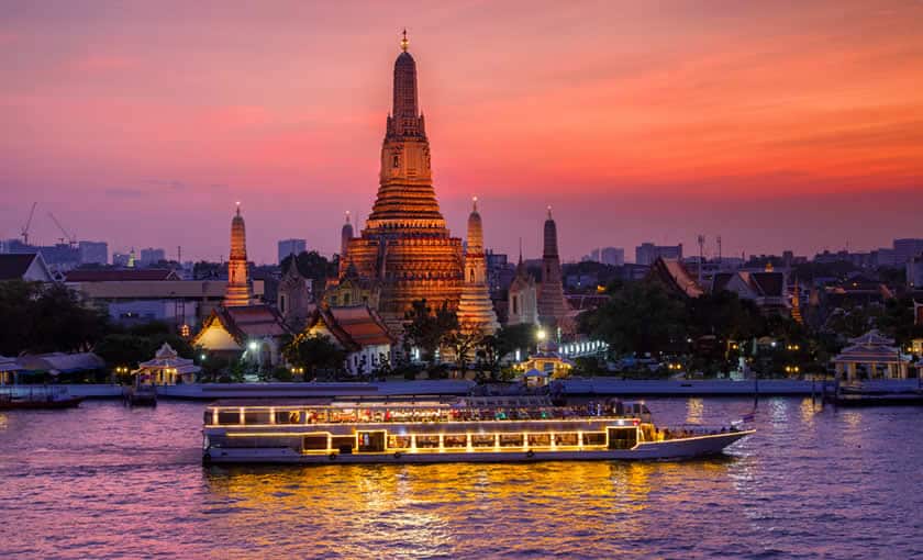 Bangkok Wat Arun and cruise ship
